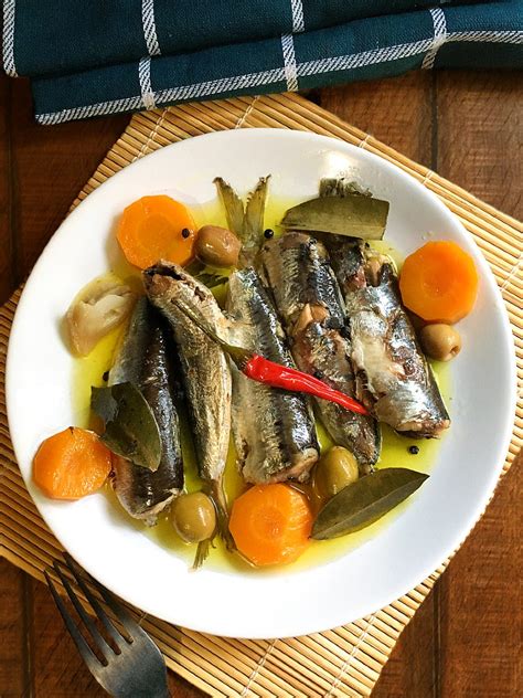 Sardines are small, oily fish that belong to the family called clupeidae. Spicy Homemade Spanish Sardines Recipe | Amiable Foods