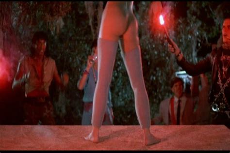 Naked Linnea Quigley In The Return Of The Living Dead