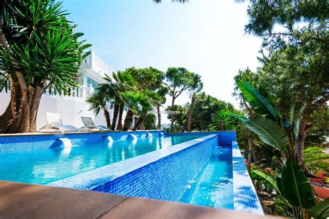 Splendid Luxury Villa With Spectacular Direct And Panoramic Views To