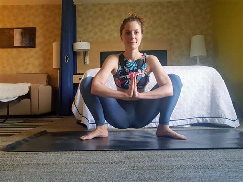 Malasana Yogi Squat Yoga Pose Do The Splits Split Yoga How To Do