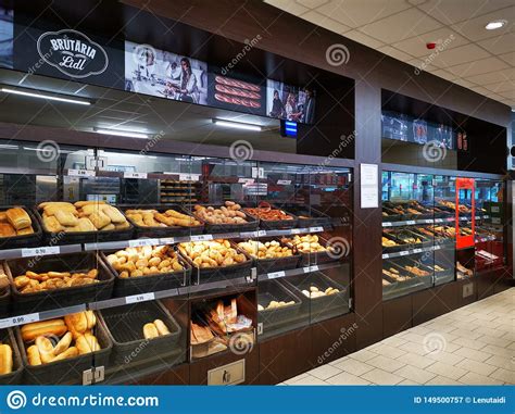 Dies garantiert das beste preis‐leistungsverhältnis und schafft die. Lidl Bakery Indoor Products In Showcase Editorial ...