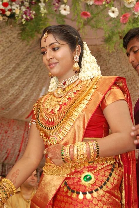 Navya nair marriage photo gallery here. Navya Nair family, childhood photos | Celebrity family wiki