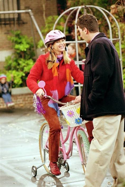 Picik és dagik és aranyosak. How sweet was that! Ross getting Phoebe a bike and trying ...
