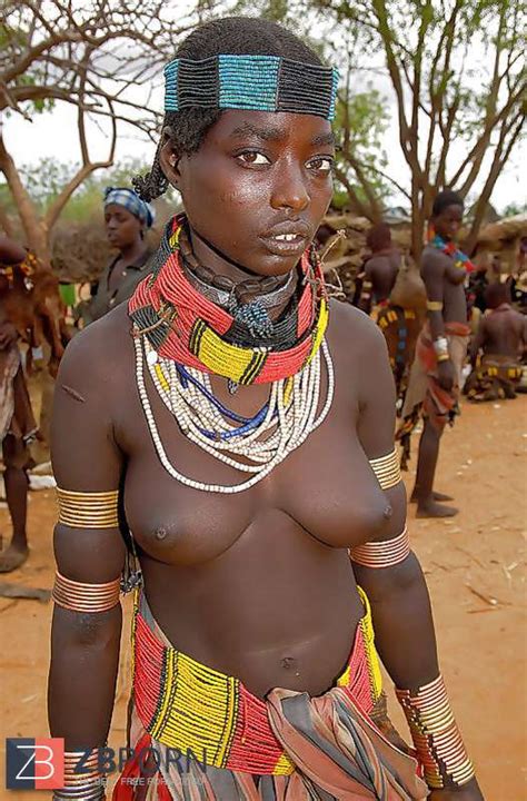Upskirt delle donne nude della tribù africana Foto di donne
