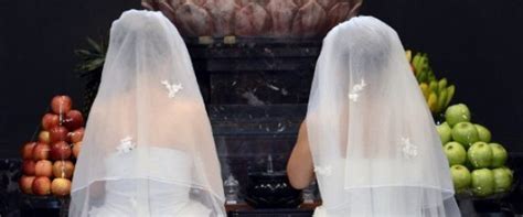 Maybe you would like to learn more about one of these? PaSiDupes: Une maire-adjointe musulmane PS refuse de ...