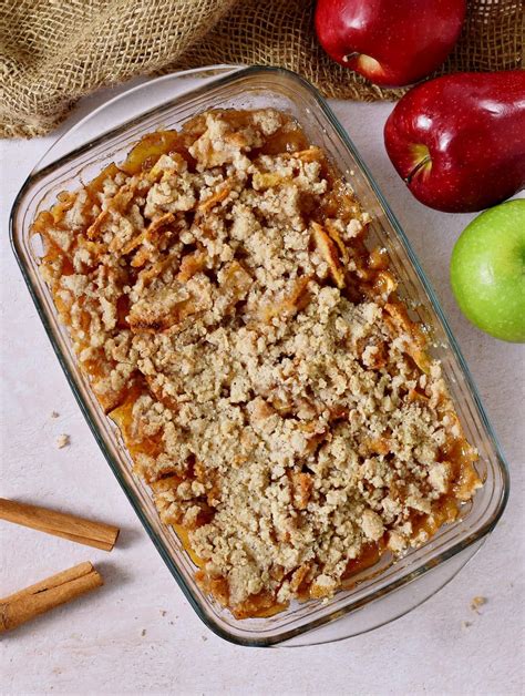 This Apple Crisp Without Oats Has A Crunchy Cinnamon Streusel Topping