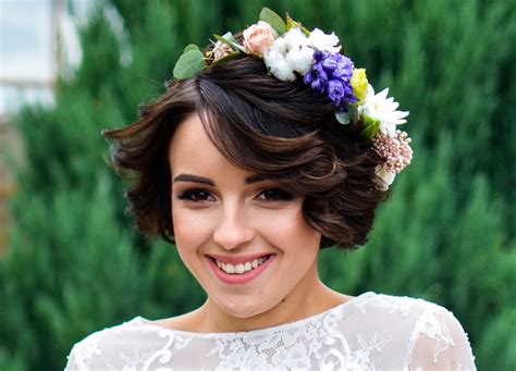 25 Chic Wedding Hairstyles For Brides With Bobs Hairstyle Camp