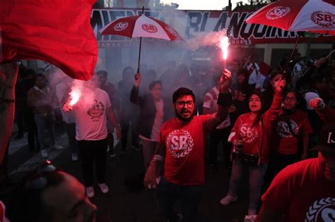 Selección Peruana Recibió El Apoyo De Hinchada En Emocionante Banderazo
