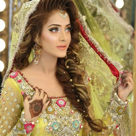New Pakistani Bridal Hairstyles To Look Stunning Fashionglint Bride Top Pakistani Bridal