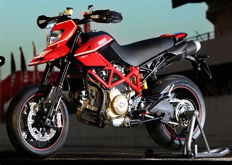 The evo sp has a seat height of 875 mm (34.4 in) and is deliberately the taller bike because ducati say that racers were asking for more ground clearance. Ducati HM 1100 HYPERMOTARD evo SP 2011 - Fiche moto ...