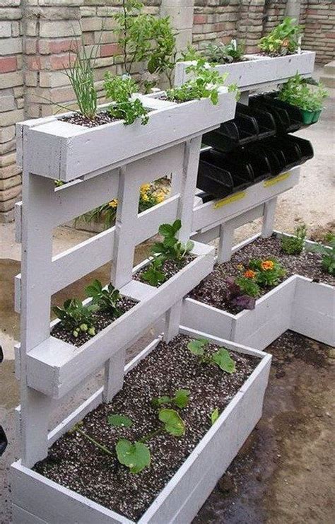 Simple Raised Garden Bed Ideas Backyard 03 | Vertical pallet garden