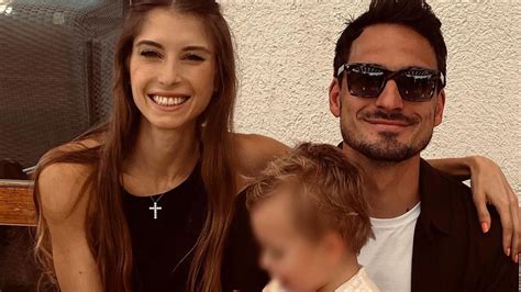 He came through the bayern munich youth academy before joining borussia dortmund on loan in january 2008 and. Strahlend wie nie: Cathy Hummels teilt Pic mit Mats ...