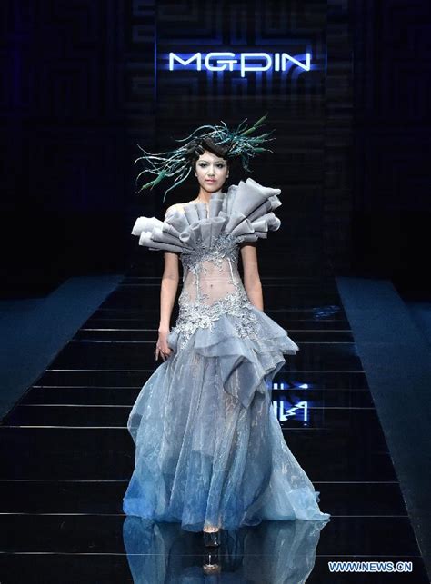 Models Show Color Make Up At China Fashion Week Cn