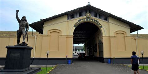1) antara berikut yang manakah merupakan badan yang bertanggungjawab atas kelahiran rukun negara sebagai ideologi negara? Kepentingan Mempertahankan Kedaulatan Negara Sejarah ...