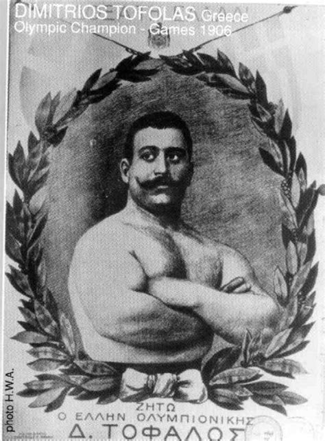 The two competition lifts in order are the snatch and the clean and jerk. Halterofilia