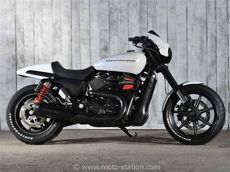 Carve the canyons of the urban grid. Spéciales : Harley-Davidson Street 750 Urban Concept, RDX ...