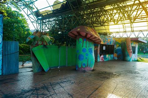 Antara tempat menarik di ipoh. 4 Tempat Wisata Terbengkalai di Indonesia, Kampung Gajah ...