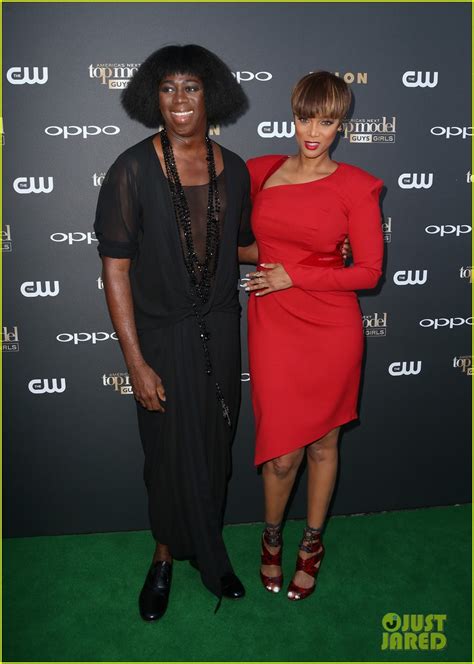 Tyra Banks Is Red Hot For Americas Next Top Model Cycle 22 Premiere