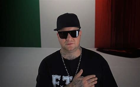 Jake la furia featuring lyrics. Jake La Furia - Come Un Serpente - testo video download | la musica secondo cocchio