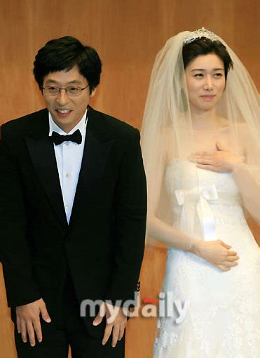 記者 張媛婷：「第二波寒流報到，中午左右只有10度低溫，預計越晚會越冷。」 氣象預報員 羅雅尹：「在台南以北、沿海空曠地區，可能在早晚的時候，都有機會出現攝氏十度以下 氣象預報員 羅雅尹：「跨年夜到元旦清晨這段期間，可能在東半部雲量還是比較多，但是下雨機會不高，西半部天. 【結婚】羅雅尹 結婚 - 生活空間站