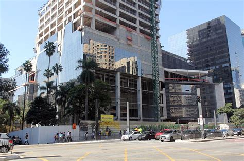 Na região, o visitante encontra tanto diversão diurna, como parques e centros de. Shopping Cidade desafia logística na Avenida Paulista ...