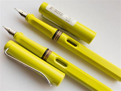 Only the royal blue ink can be washed out of most textiles. Fake Lamy Safari fountain pens in Europe - Bleistift