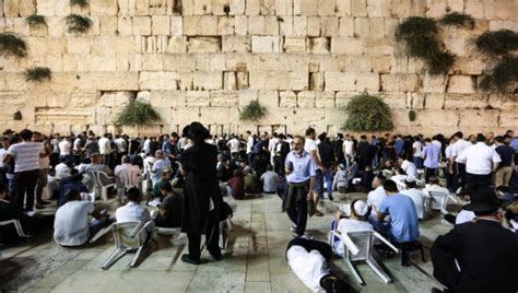 צום שבעה עשר בתמוז,ערב תשעה באב,צום תשעה באב, "מלכה ושריה בגוים - אין תורה": על האיסור ללמוד תורה בתשעה ...