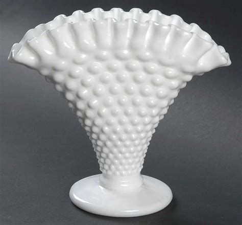 Fenton Hobnail Milk Glass 6 Crimped Fan Flared Vase 6805869 Ebay