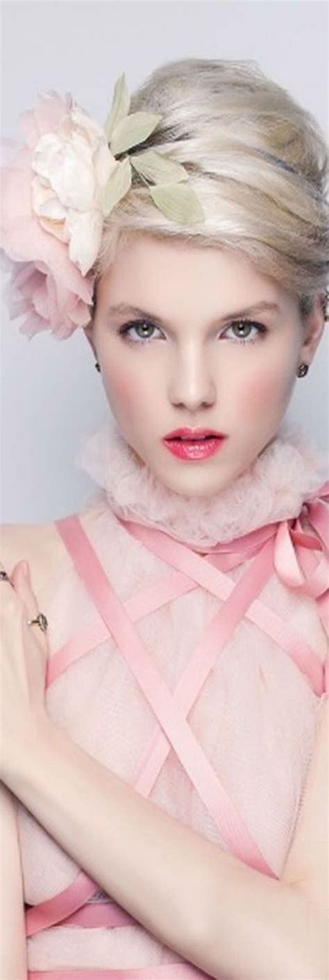 pin by shelle 💜 on ♥️ƁЄƛƲƬƖƑƲԼ women and flowers ƸӜƷ ⊱╮ blush color pink eyes her hair