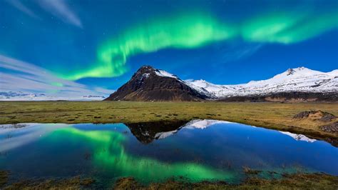 2560x1440 Aurora Borealis Light Mountain Nature Reflection