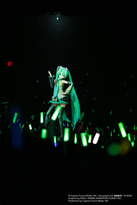 Review Japanese Hologram Pop Star Hatsune Miku Tours North America