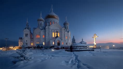 2560x1440 Resolution Dome Monastery Russia Temple In Winter 1440p