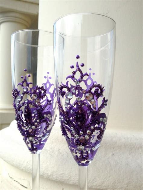 La fleur de lys, (⚜) est un meuble héraldique. Wedding Champagne Glasses With A Fleur-de-lis Decoration ...