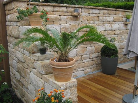 Weitere ideen zu backyard patio, home and garden und landscaping. Mediterrane Mauer - Bilder und Fotos | Steinmauer garten ...