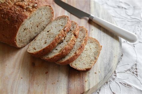 What is the nutritional value of white bread? Serving Sizes for Bread | Livestrong.com