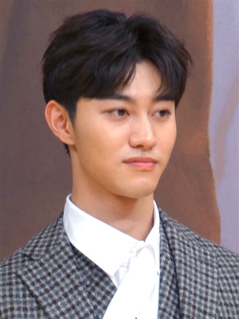 He is best known for his supporting role in. Kwak Dong-yeon - Wikipedia