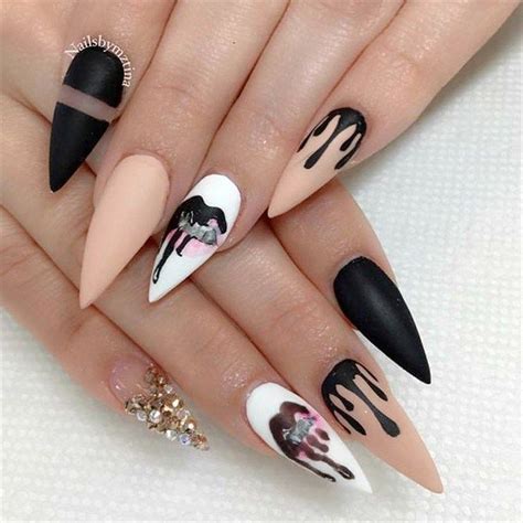 Las uñas acrílicas son una opción genial cuando quieres. Uñas Acrilicas Negras Picudas / Pin de Mariana Escalante ...