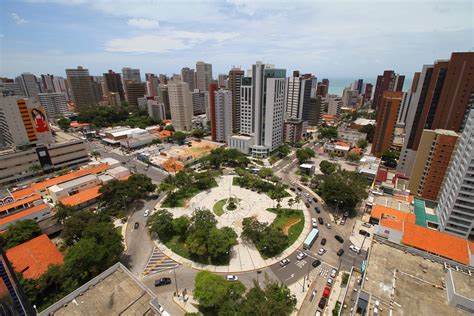 Crowdsourced neighborhood map of fortaleza to see where to live, navigate the tourist traps, discover the hip and fashionable areas and see where the business and university districts are. Bairros ótimos em Fortaleza para se viver. - Ampliaza