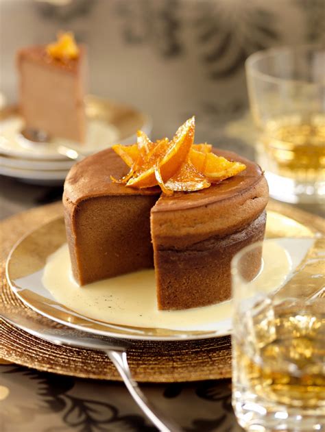 Serve the pudding immediately, or allow it to cool slightly and serve it warm or at. Christmas pudding au café et au whisky | Christmas pudding ...