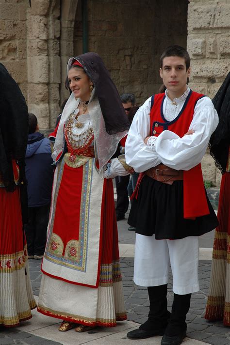 Sardinian Folk Costumes Costumi Sardi Oristanoaristanis