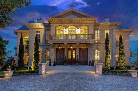 Stunning 23000 Square Foot Waterfront Mansion In Sarasota Fl