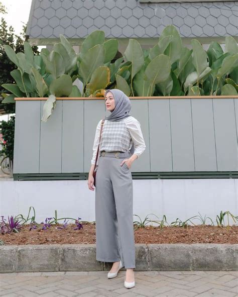 16 Inspirasi Outfit Kantor Wanita Hijab Dan Non Hijab Hai Gadis