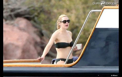 Maybe you would like to learn more about one of these? Kate Winslet profite du soleil sur son yacht à Puerta ...