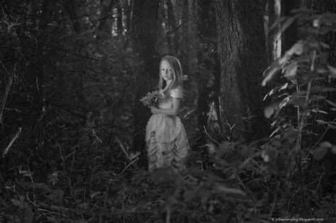 森の中の少女 少女 森 壁紙