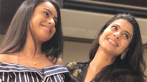 Kajol Lookalike Daughter Nysa Devgan Pose Together In Stunning New Pics Bollywood Hindustan