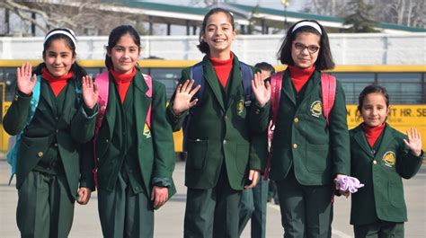 Kashmir Students Attend School For The First Time In 7 Months News