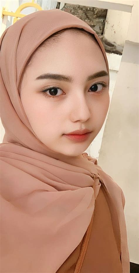 Pin Oleh Jmbt Di Yang Saya Simpan Gadis Berjilbab Gadis Gadis Cantik Foto Gadis Cantik