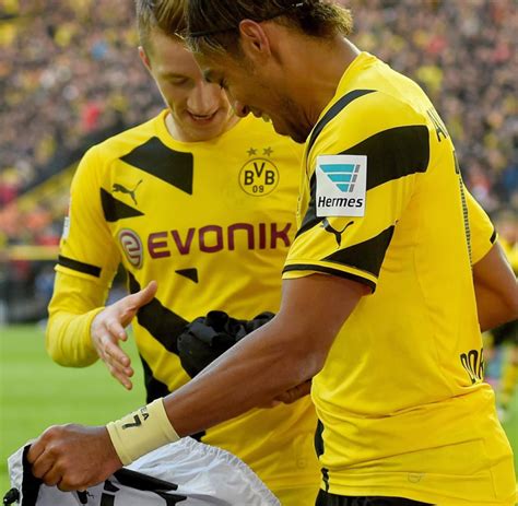 .ist die fanfreundschaft zwischen unserem fc und dem bvb aus dortmund bei leibe keine nur dortmund konnte drei zähler aus köln entführen und somit einen klaren vorteil gegenüber der. BVB - Schalke: Fans fallen über Auto von Marcel Reif her ...