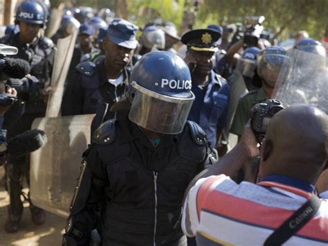Zimbabwe Police Break Up Opposition Leaders Meeting After Disputed Election Express And Star