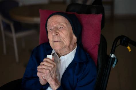 Morreu a Irmã André a mulher mais velha do mundo SIC Notícias